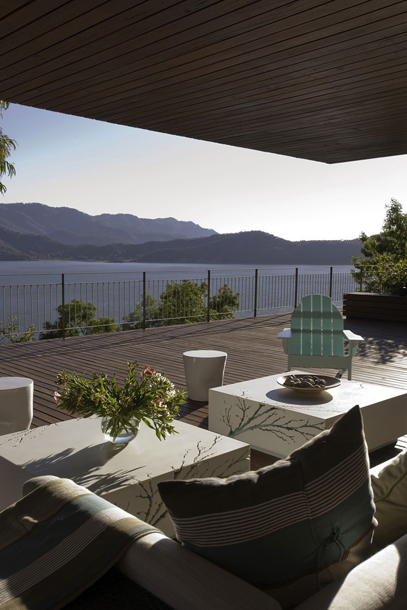 A Luminous Home Surrounded by Wonderful Landscape and Stunning Views of Mexico by Serrano Monjaraz Arquitectos (9)