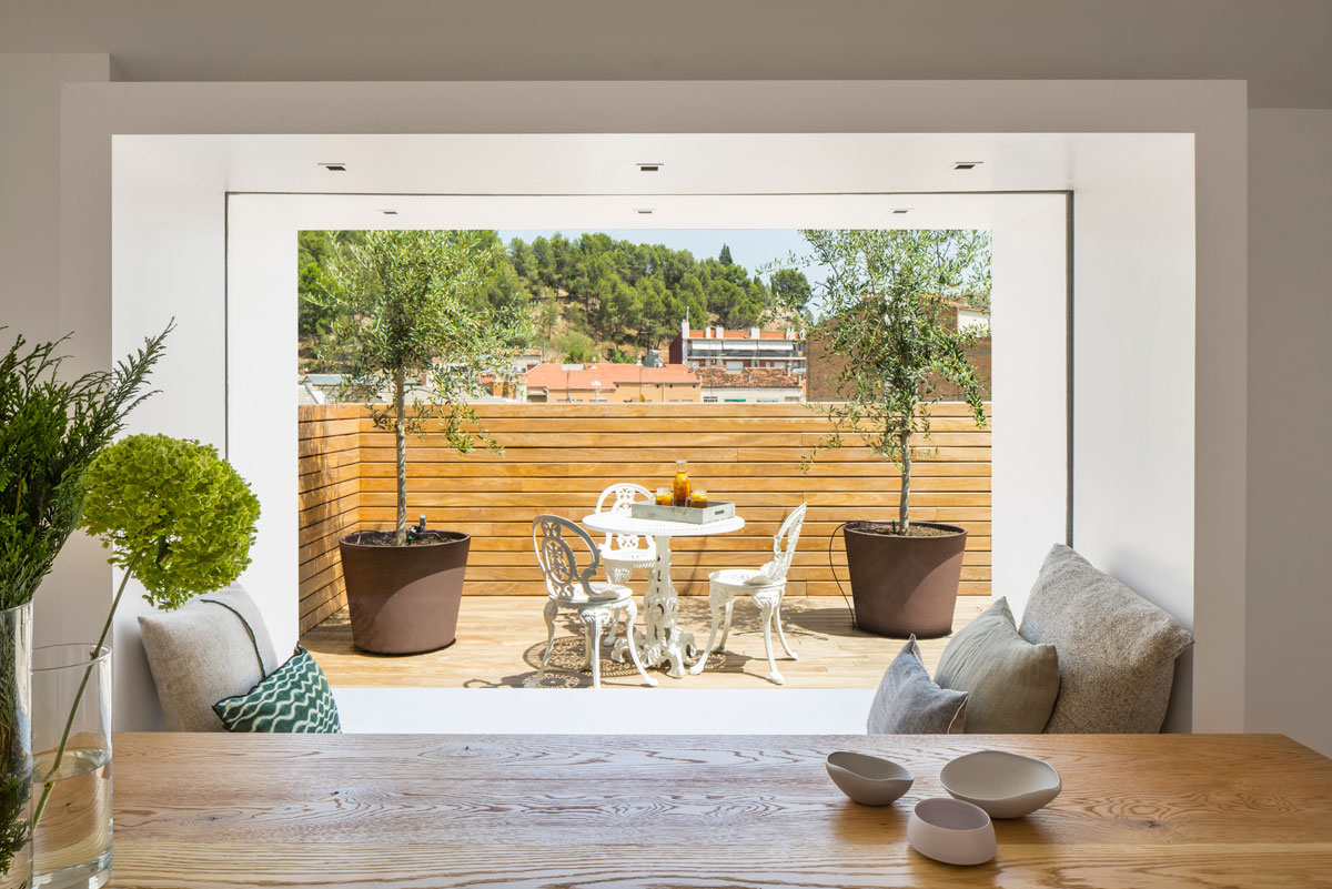 A Luminous and Airy Contemporary Home with Terrace in Barcelona by Susanna Cots Estudi de Disseny (10)