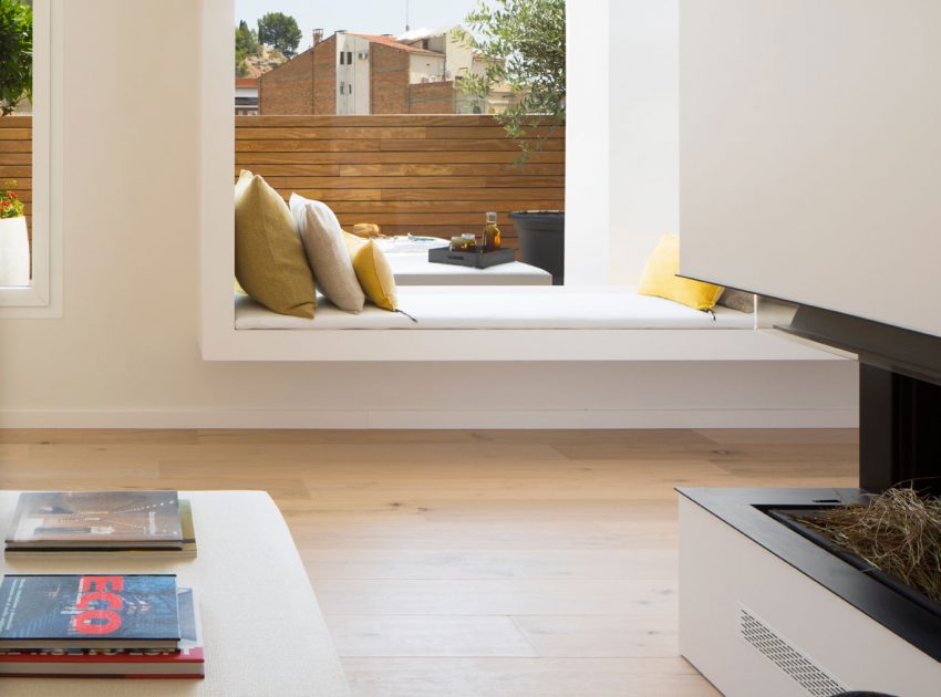 A Luminous and Airy Contemporary Home with Terrace in Barcelona by Susanna Cots Estudi de Disseny (4)