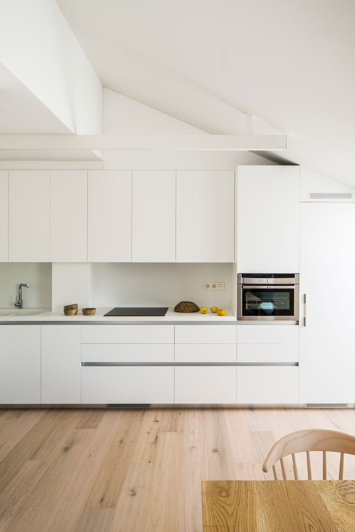 A Luminous and Airy Contemporary Home with Terrace in Barcelona by Susanna Cots Estudi de Disseny (6)