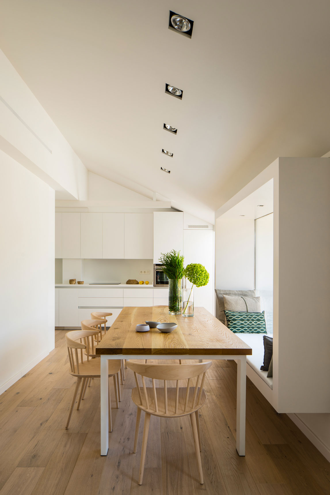 A Luminous and Airy Contemporary Home with Terrace in Barcelona by Susanna Cots Estudi de Disseny (8)