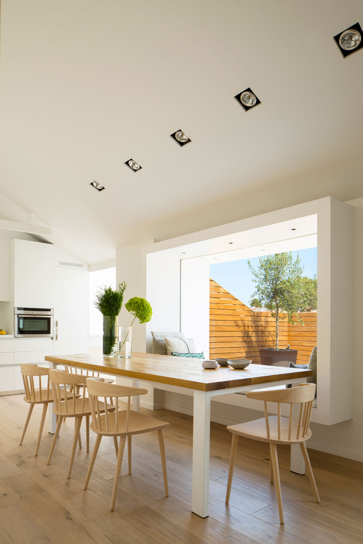 A Luminous and Airy Contemporary Home with Terrace in Barcelona by Susanna Cots Estudi de Disseny (9)