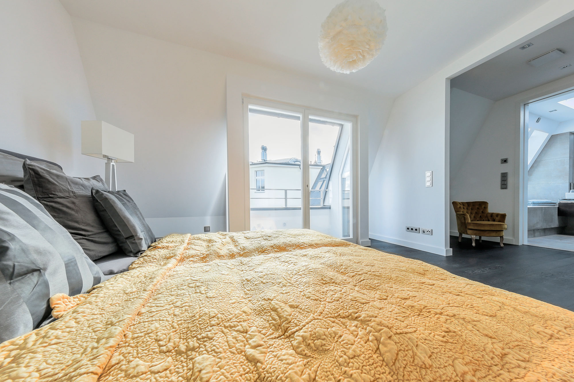 A Luminous and Spacious Contemporary Apartment in Berlin by Donatella Mustavic (10)