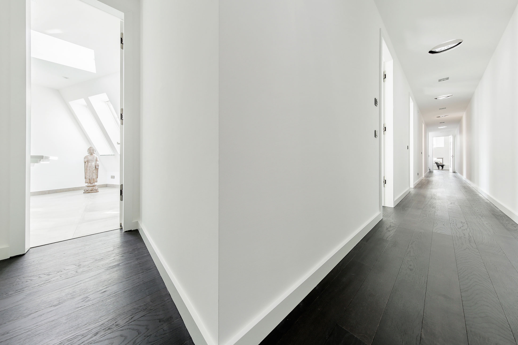 A Luminous and Spacious Contemporary Apartment in Berlin by Donatella Mustavic (15)