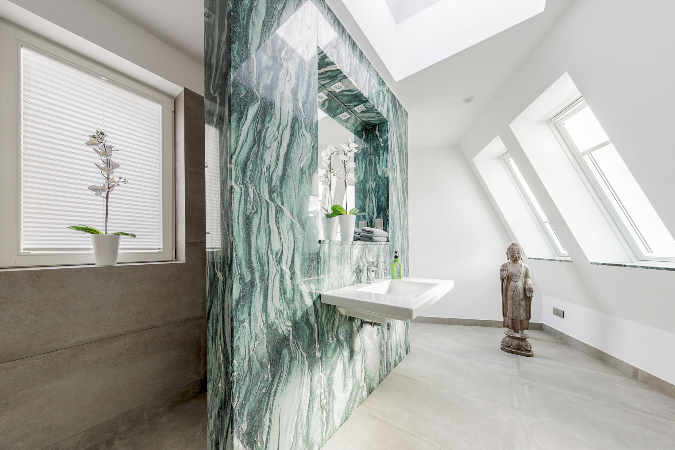A Luminous and Spacious Contemporary Apartment in Berlin by Donatella Mustavic (16)