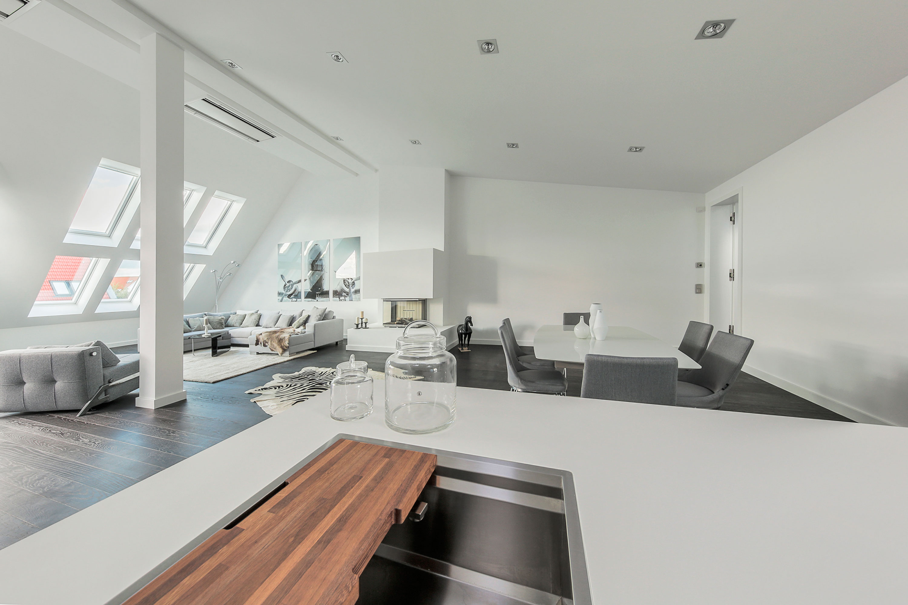 A Luminous and Spacious Contemporary Apartment in Berlin by Donatella Mustavic (5)