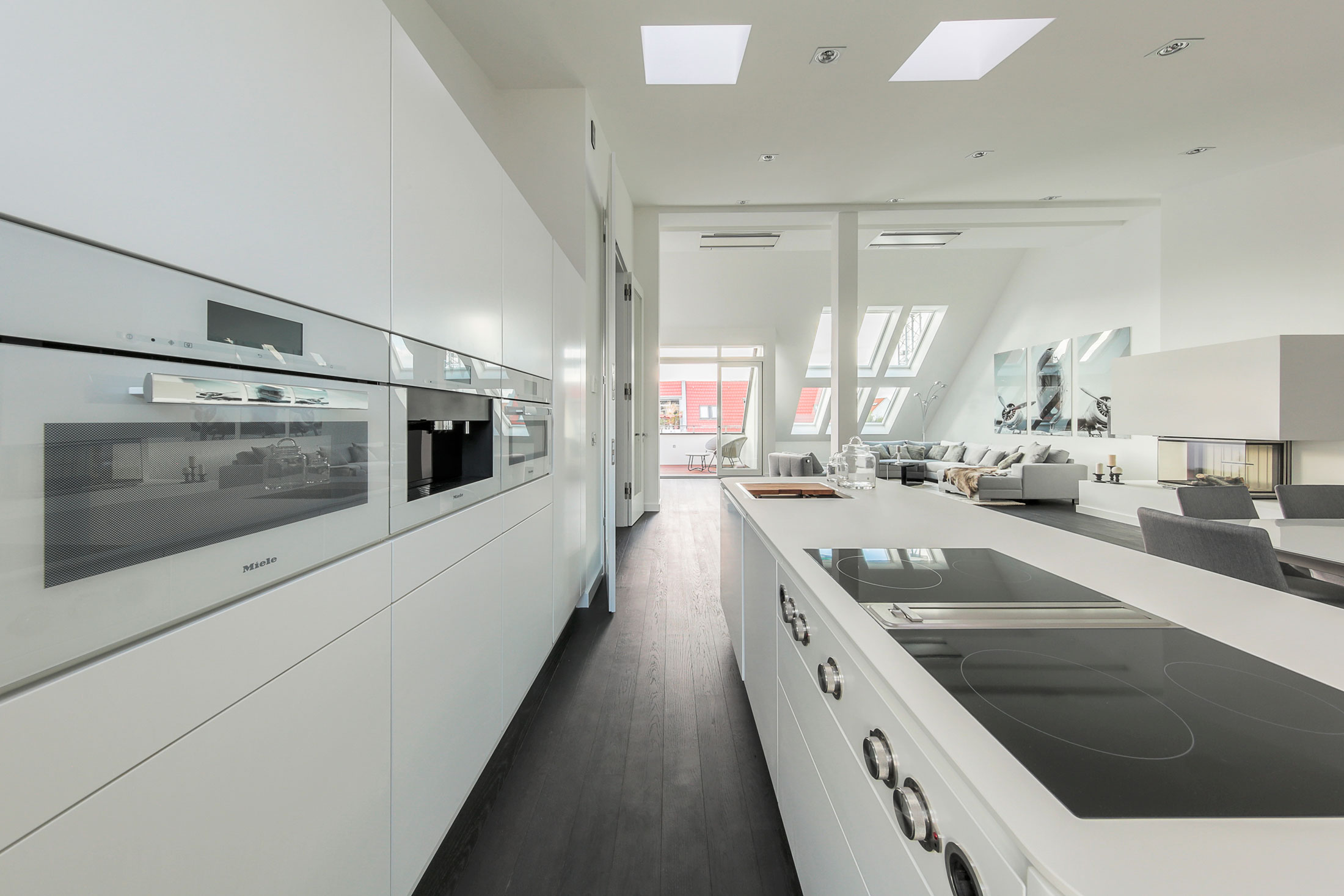 A Luminous and Spacious Contemporary Apartment in Berlin by Donatella Mustavic (7)
