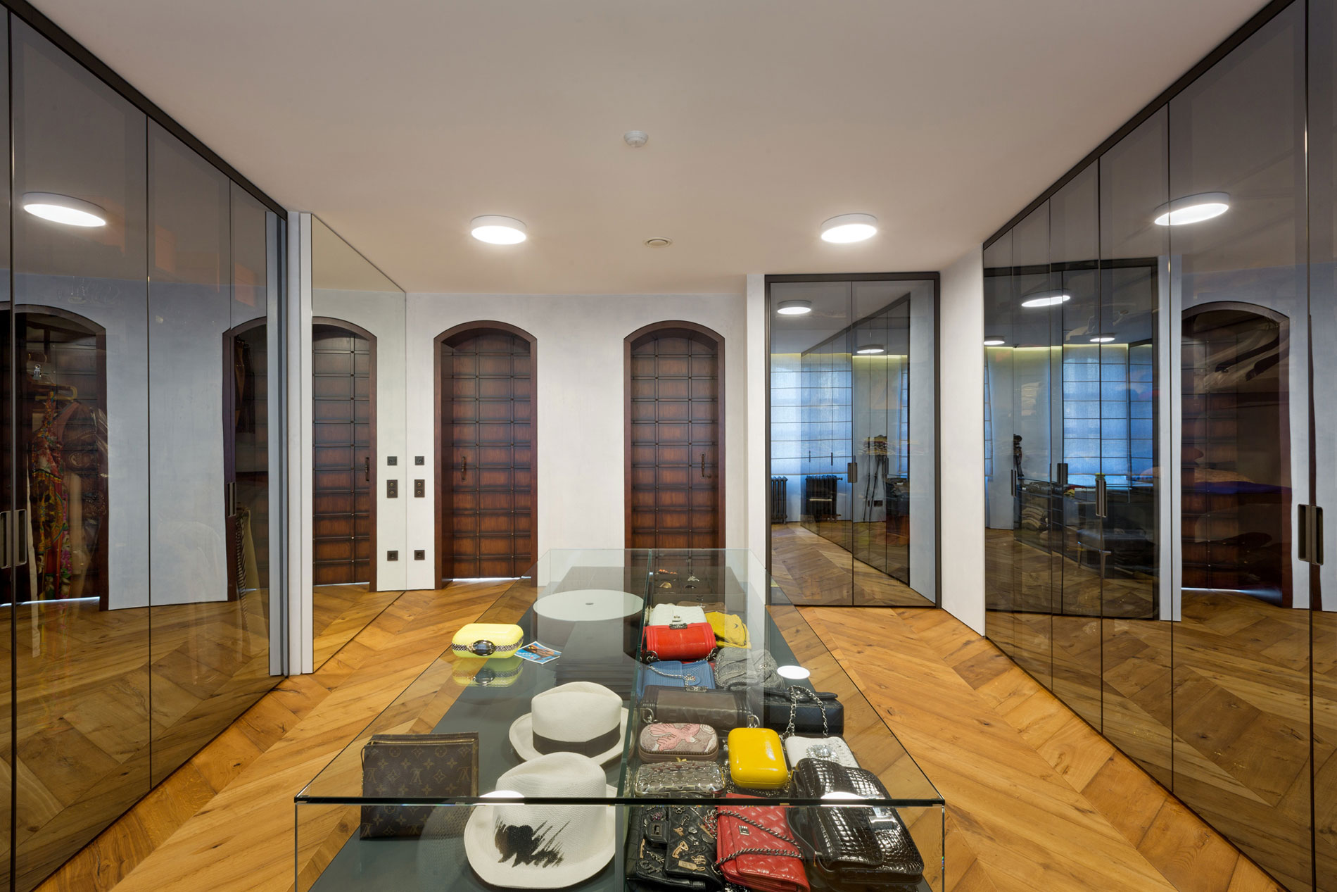 A Luxurious Contemporary Home with Mediterranean Touches and Rustic Vibe in Kiev, Ukraine by Baraban+ design studio (15)