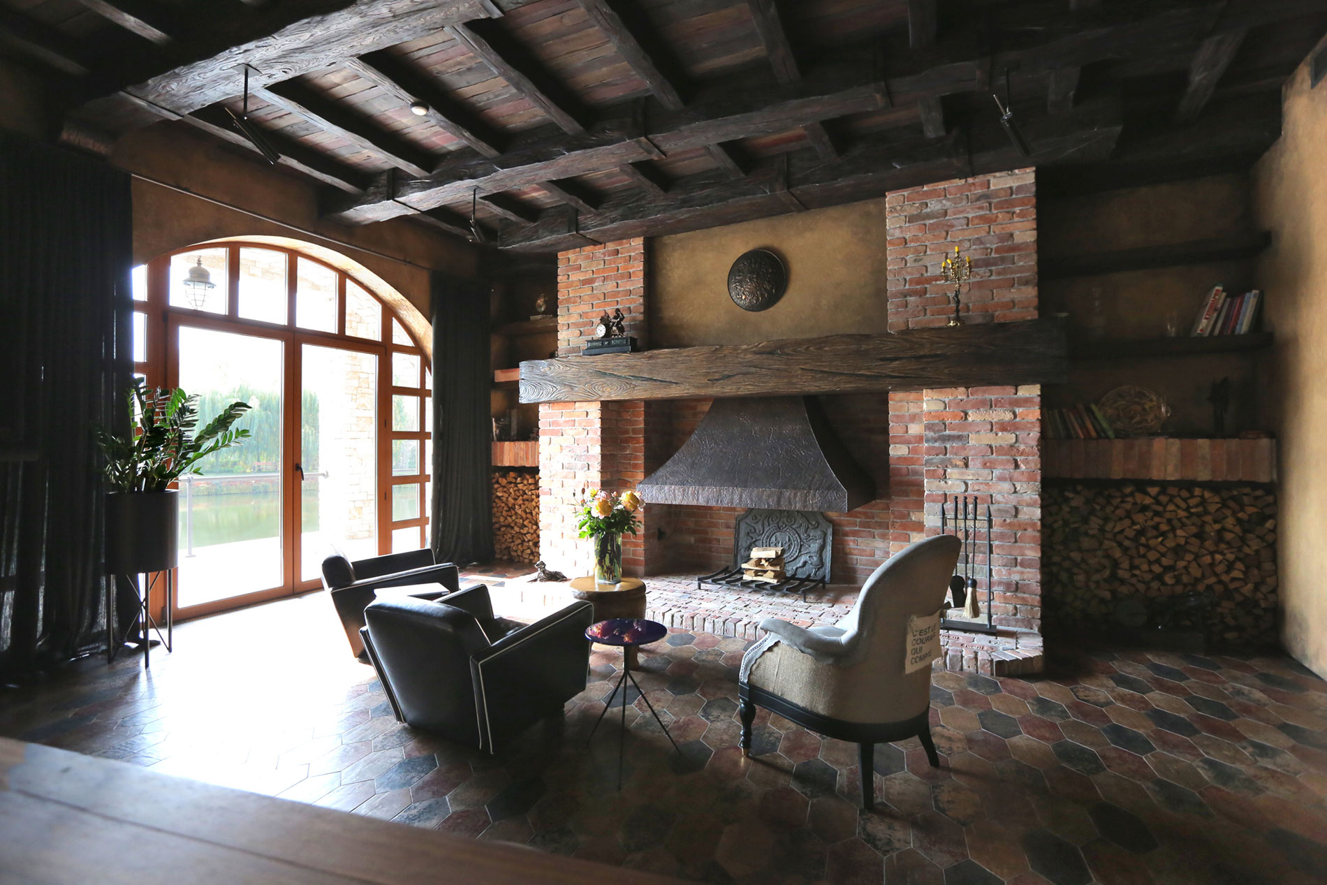 A Luxurious Contemporary Home with Mediterranean Touches and Rustic Vibe in Kiev, Ukraine by Baraban+ design studio (4)