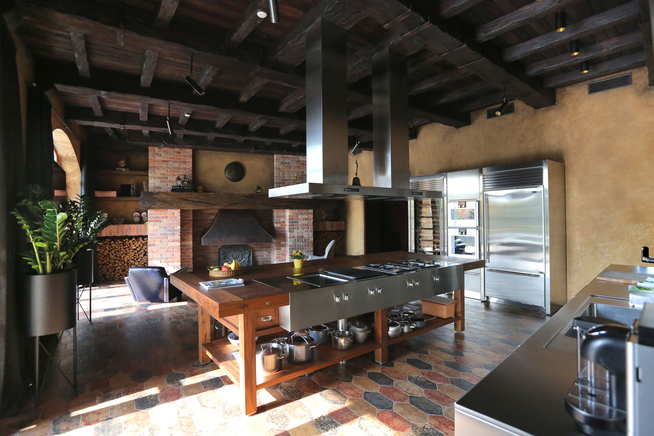 A Luxurious Contemporary Home with Mediterranean Touches and Rustic Vibe in Kiev, Ukraine by Baraban+ design studio (6)