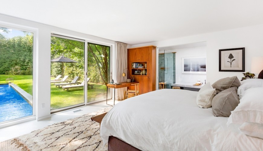 A Luxury Single-Family Home with Rich and Exquisite Interiors in East Hampton by Bruce D. Nagel (12)