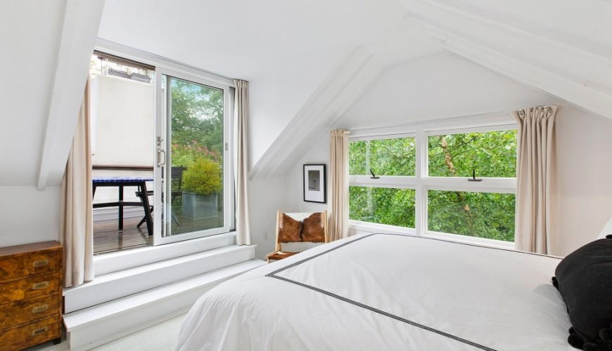 A Luxury Single-Family Home with Rich and Exquisite Interiors in East Hampton by Bruce D. Nagel (13)