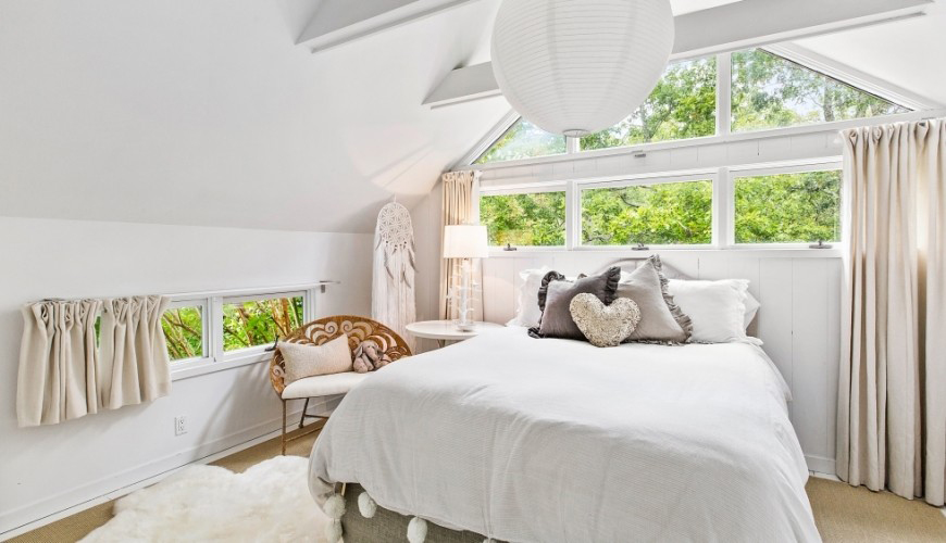 A Luxury Single-Family Home with Rich and Exquisite Interiors in East Hampton by Bruce D. Nagel (14)