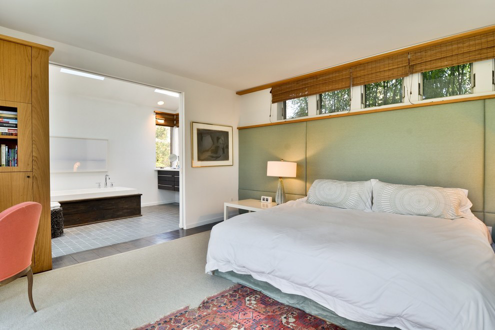 A Luxury Single-Family Home with Rich and Exquisite Interiors in East Hampton by Bruce D. Nagel (15)