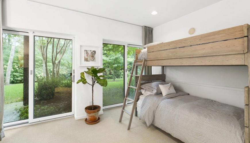 A Luxury Single-Family Home with Rich and Exquisite Interiors in East Hampton by Bruce D. Nagel (16)