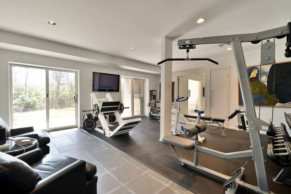 A Luxury Single-Family Home with Rich and Exquisite Interiors in East Hampton by Bruce D. Nagel (20)