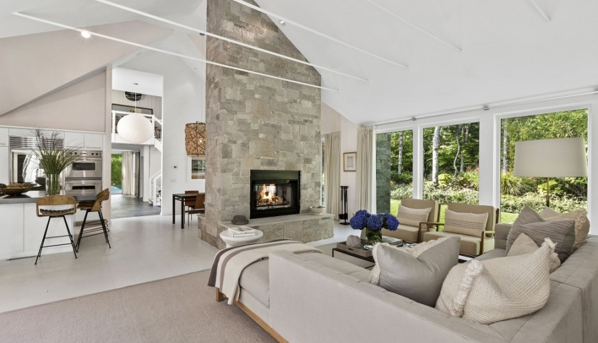 A Luxury Single-Family Home with Rich and Exquisite Interiors in East Hampton by Bruce D. Nagel (4)