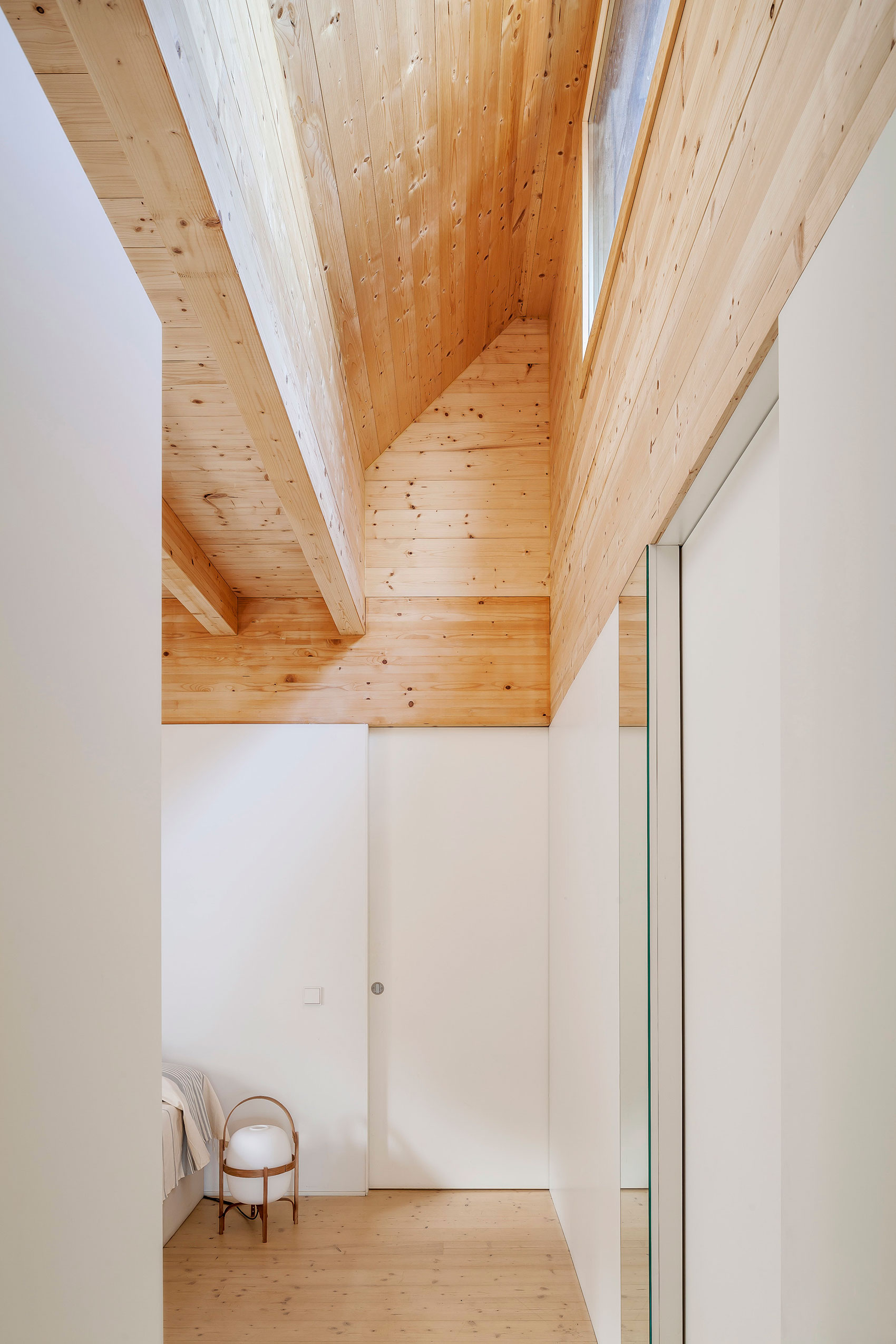 A Magnificent Modern Bioclimatic House in the Middle of a Forest in Serra de Collserola by Alventosa Morell Arquitectes (10)