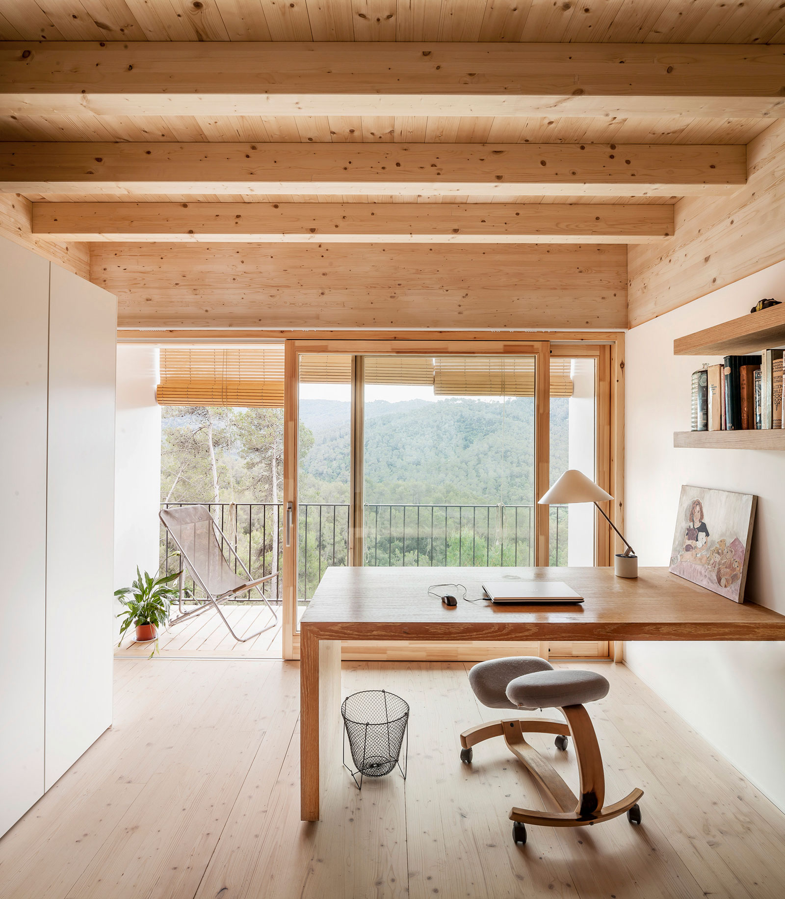 A Magnificent Modern Bioclimatic House in the Middle of a Forest in Serra de Collserola by Alventosa Morell Arquitectes (11)