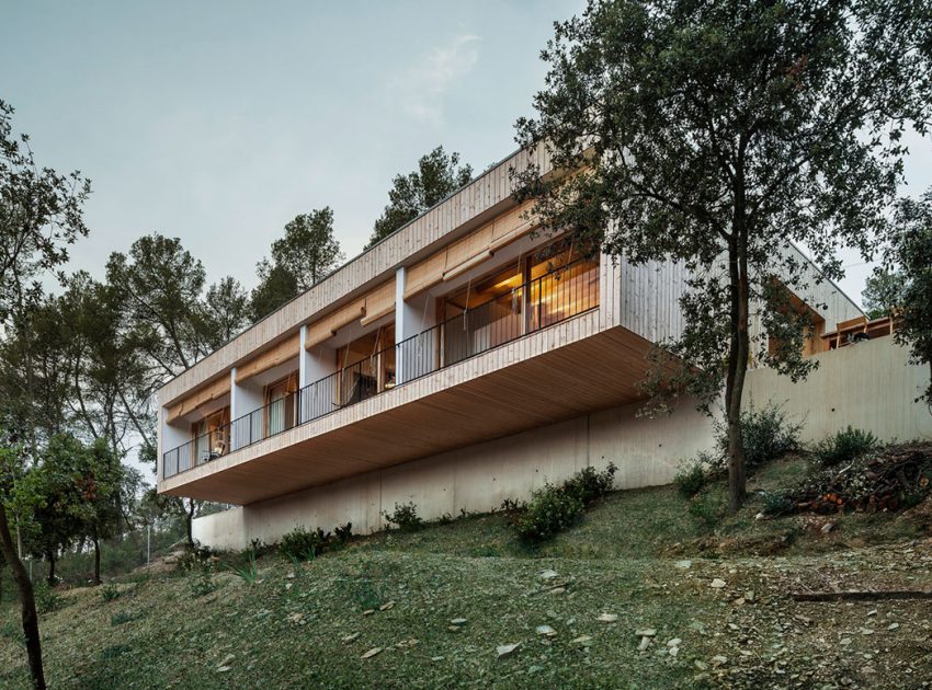 A Magnificent Modern Bioclimatic House in the Middle of a Forest in Serra de Collserola by Alventosa Morell Arquitectes (13)