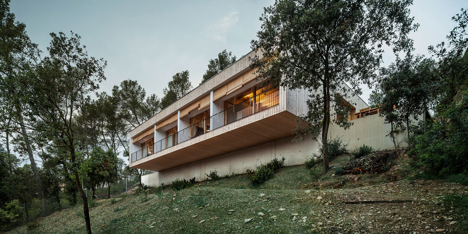 A Magnificent Modern Bioclimatic House in the Middle of a Forest in Serra de Collserola by Alventosa Morell Arquitectes (13)