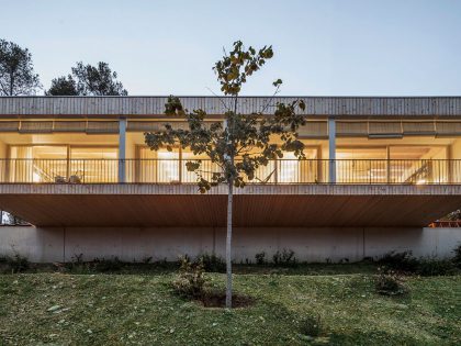 A Magnificent Modern Bioclimatic House in the Middle of a Forest in Serra de Collserola by Alventosa Morell Arquitectes (14)