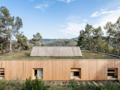 A Magnificent Modern Bioclimatic House in the Middle of a Forest in Serra de Collserola by Alventosa Morell Arquitectes (2)