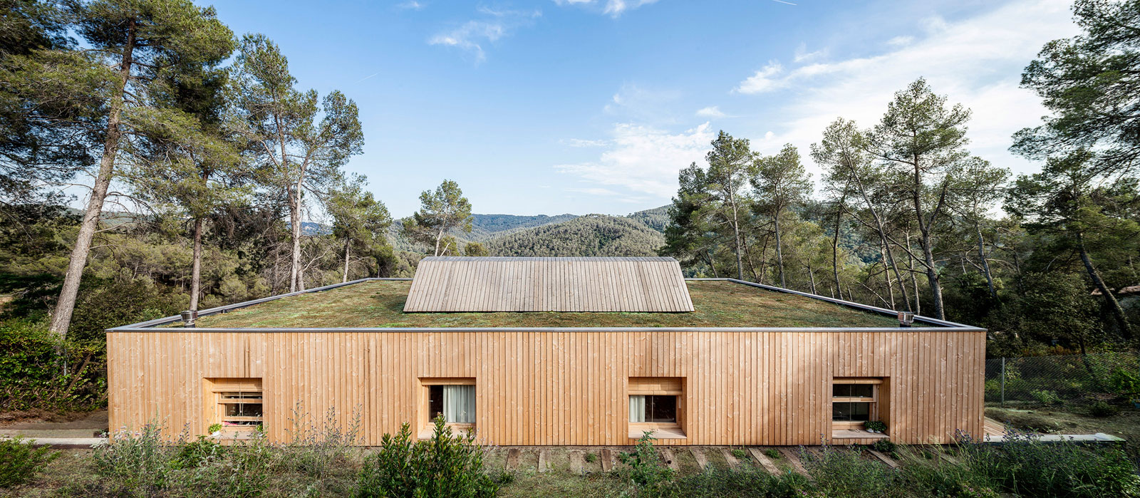 A Magnificent Modern Bioclimatic House in the Middle of a Forest in Serra de Collserola by Alventosa Morell Arquitectes (2)
