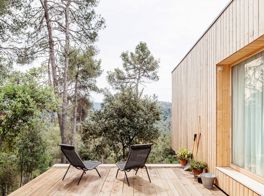 A Magnificent Modern Bioclimatic House in the Middle of a Forest in Serra de Collserola by Alventosa Morell Arquitectes (4)