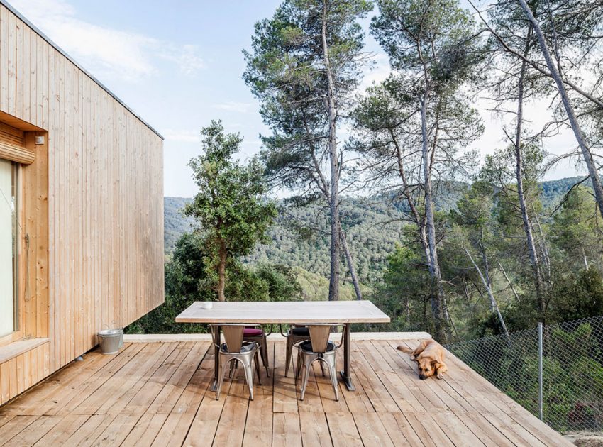 A Magnificent Modern Bioclimatic House in the Middle of a Forest in Serra de Collserola by Alventosa Morell Arquitectes (5)