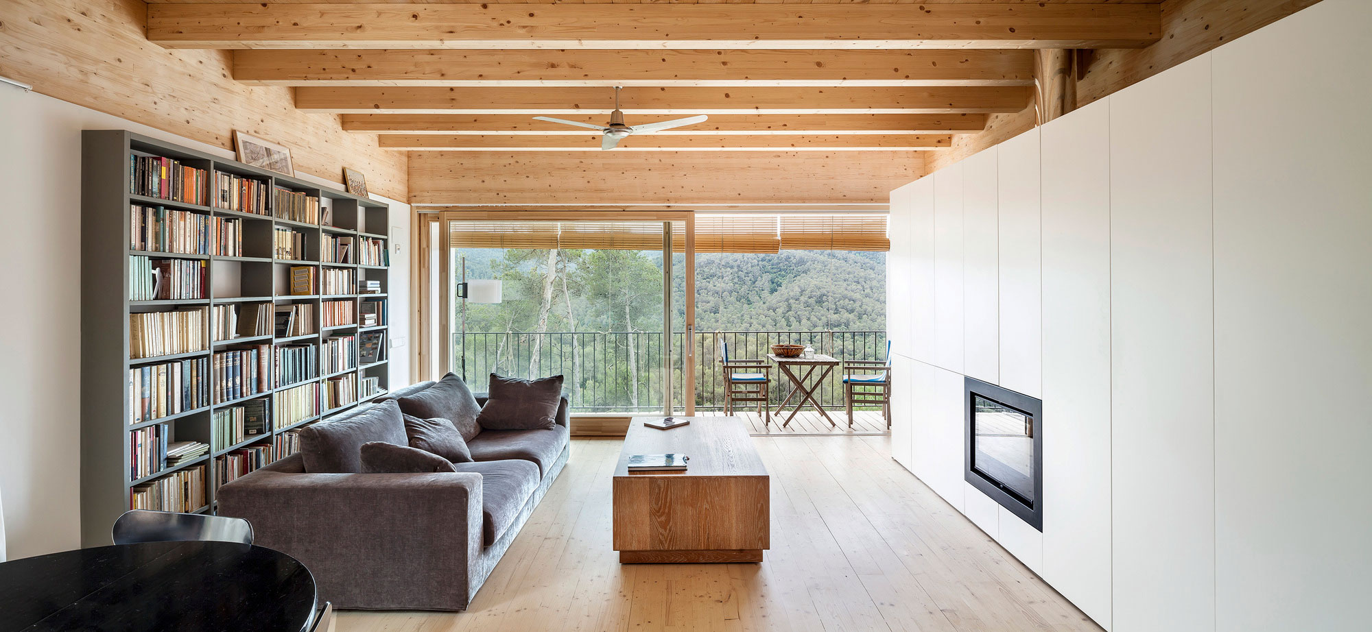 A Magnificent Modern Bioclimatic House in the Middle of a Forest in Serra de Collserola by Alventosa Morell Arquitectes (8)