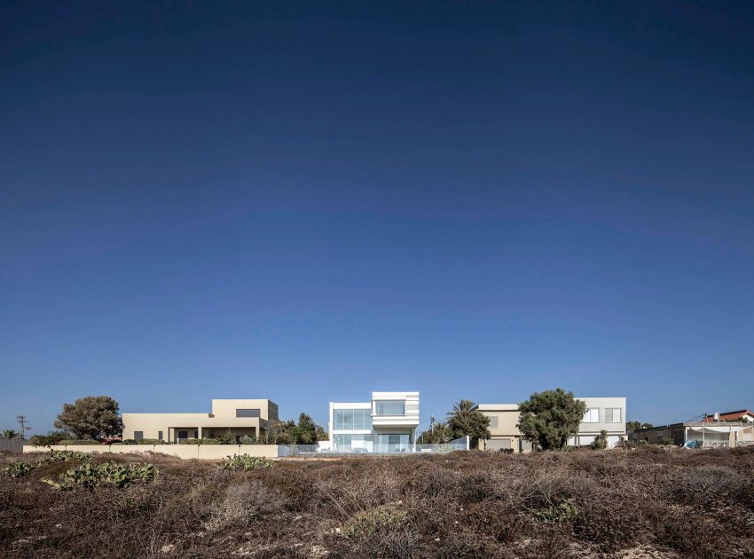 A Magnificent Modern Home with Pool and Cantilevered Bedroom in Shavei Tzion by Pitsou Kedem Architects (1)