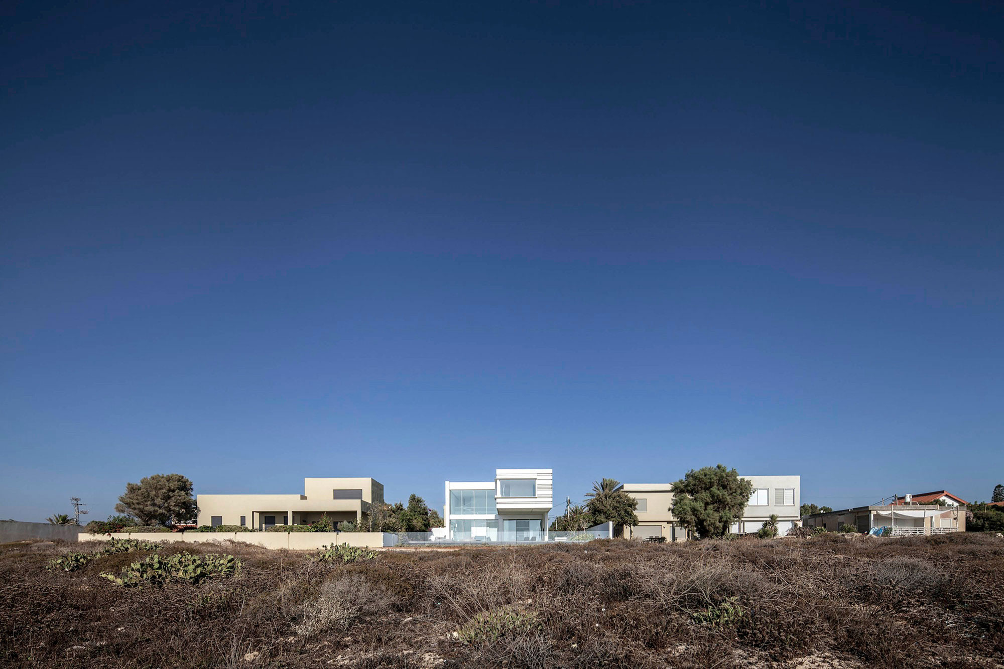 A Magnificent Modern Home with Pool and Cantilevered Bedroom in Shavei Tzion by Pitsou Kedem Architects (1)