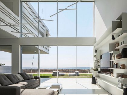 A Magnificent Modern Home with Pool and Cantilevered Bedroom in Shavei Tzion by Pitsou Kedem Architects (10)