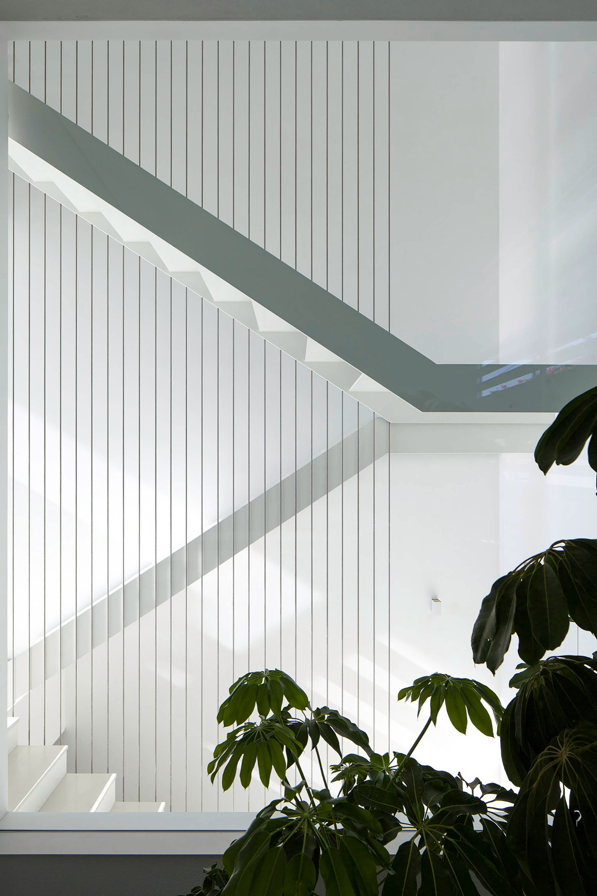 A Magnificent Modern Home with Pool and Cantilevered Bedroom in Shavei Tzion by Pitsou Kedem Architects (14)