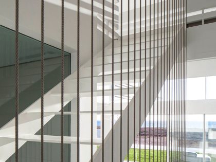 A Magnificent Modern Home with Pool and Cantilevered Bedroom in Shavei Tzion by Pitsou Kedem Architects (15)