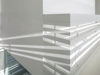 A Magnificent Modern Home with Pool and Cantilevered Bedroom in Shavei Tzion by Pitsou Kedem Architects (17)