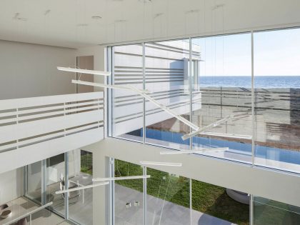 A Magnificent Modern Home with Pool and Cantilevered Bedroom in Shavei Tzion by Pitsou Kedem Architects (18)