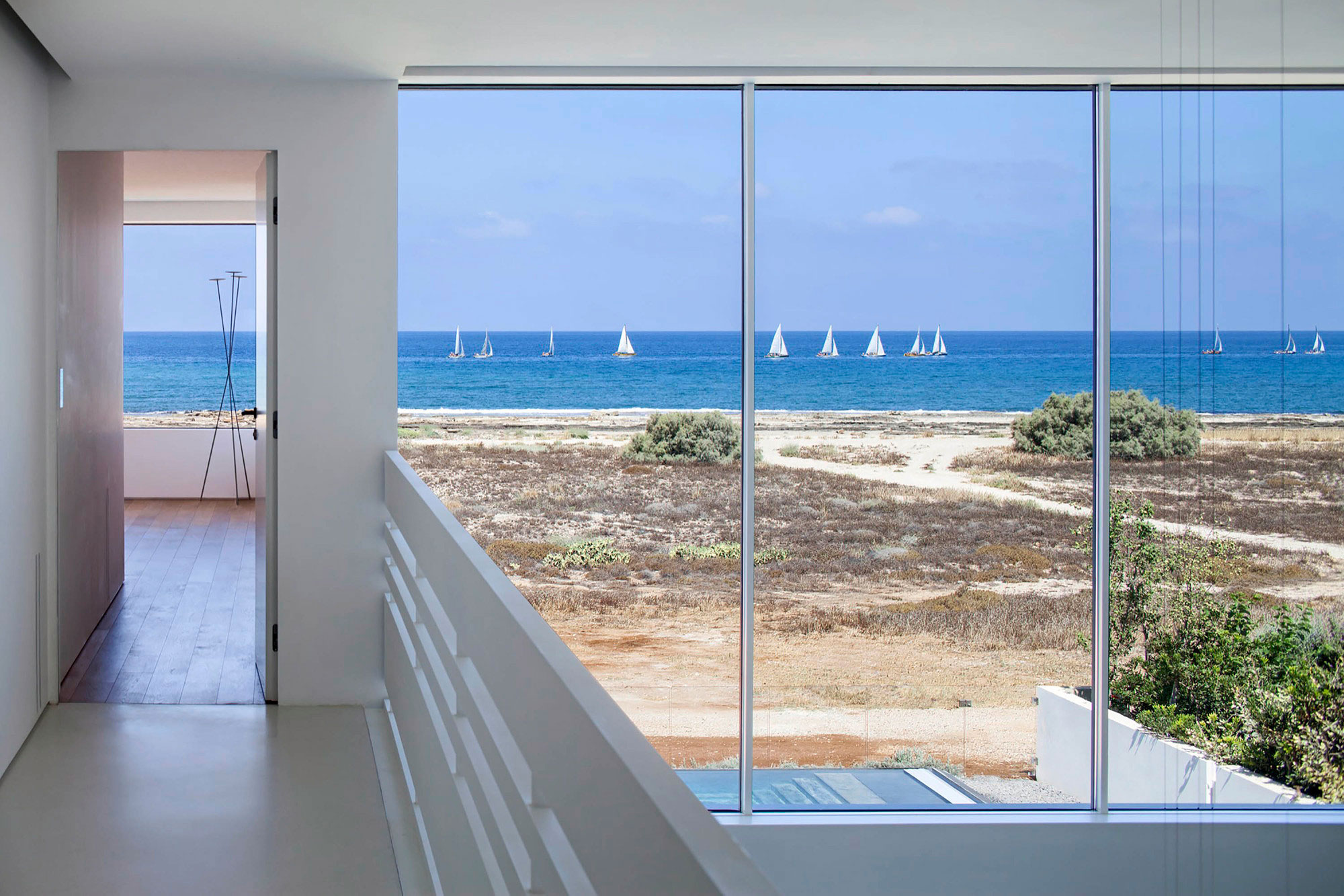 A Magnificent Modern Home with Pool and Cantilevered Bedroom in Shavei Tzion by Pitsou Kedem Architects (19)