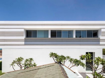 A Magnificent Modern Home with Pool and Cantilevered Bedroom in Shavei Tzion by Pitsou Kedem Architects (2)