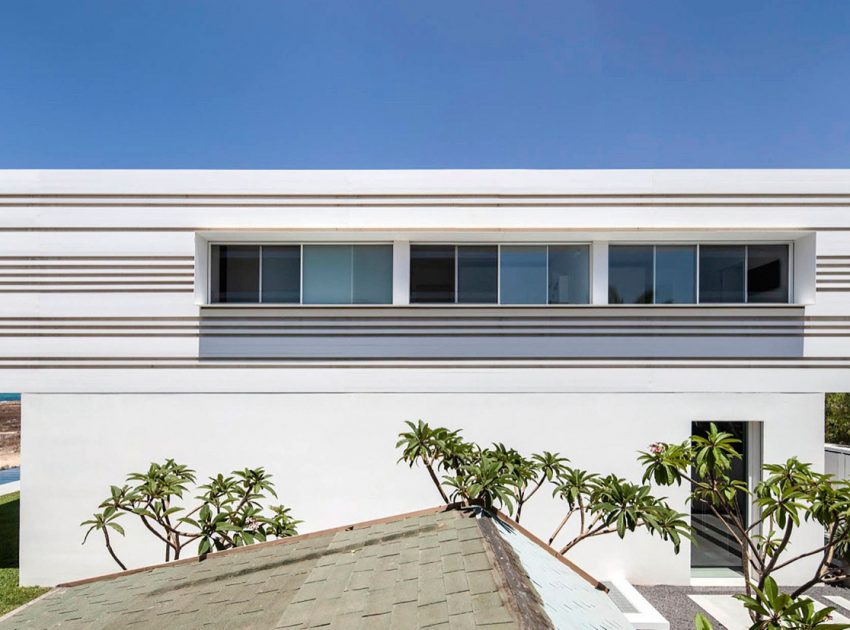 A Magnificent Modern Home with Pool and Cantilevered Bedroom in Shavei Tzion by Pitsou Kedem Architects (2)