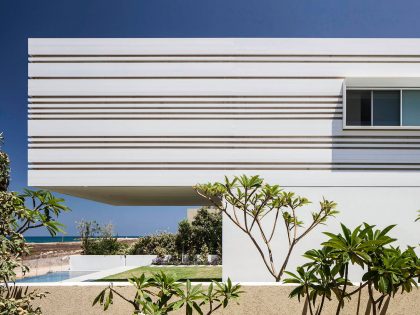 A Magnificent Modern Home with Pool and Cantilevered Bedroom in Shavei Tzion by Pitsou Kedem Architects (3)