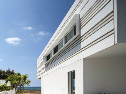 A Magnificent Modern Home with Pool and Cantilevered Bedroom in Shavei Tzion by Pitsou Kedem Architects (4)