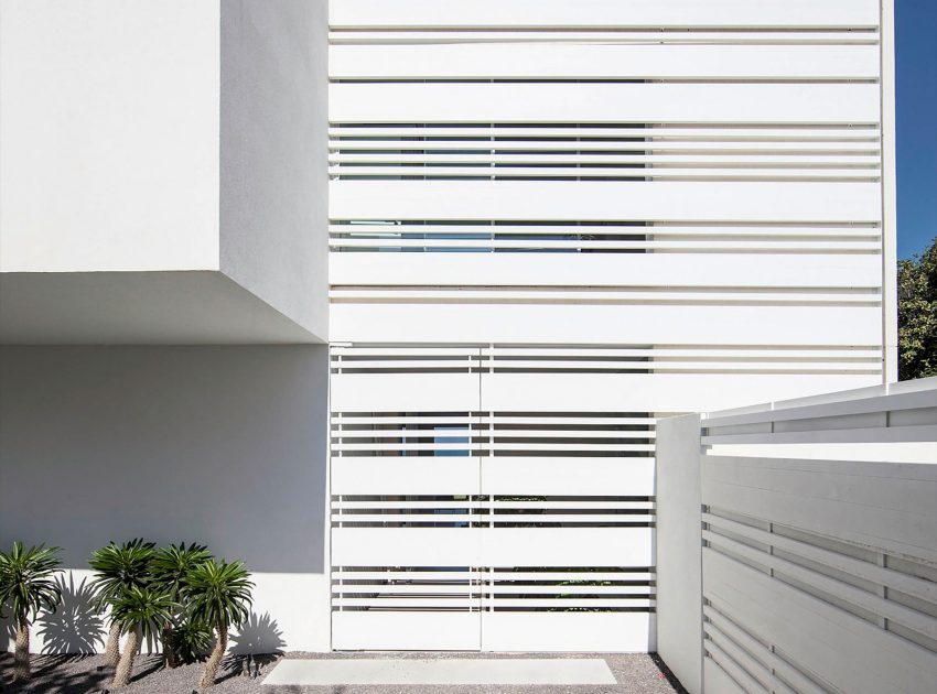 A Magnificent Modern Home with Pool and Cantilevered Bedroom in Shavei Tzion by Pitsou Kedem Architects (6)