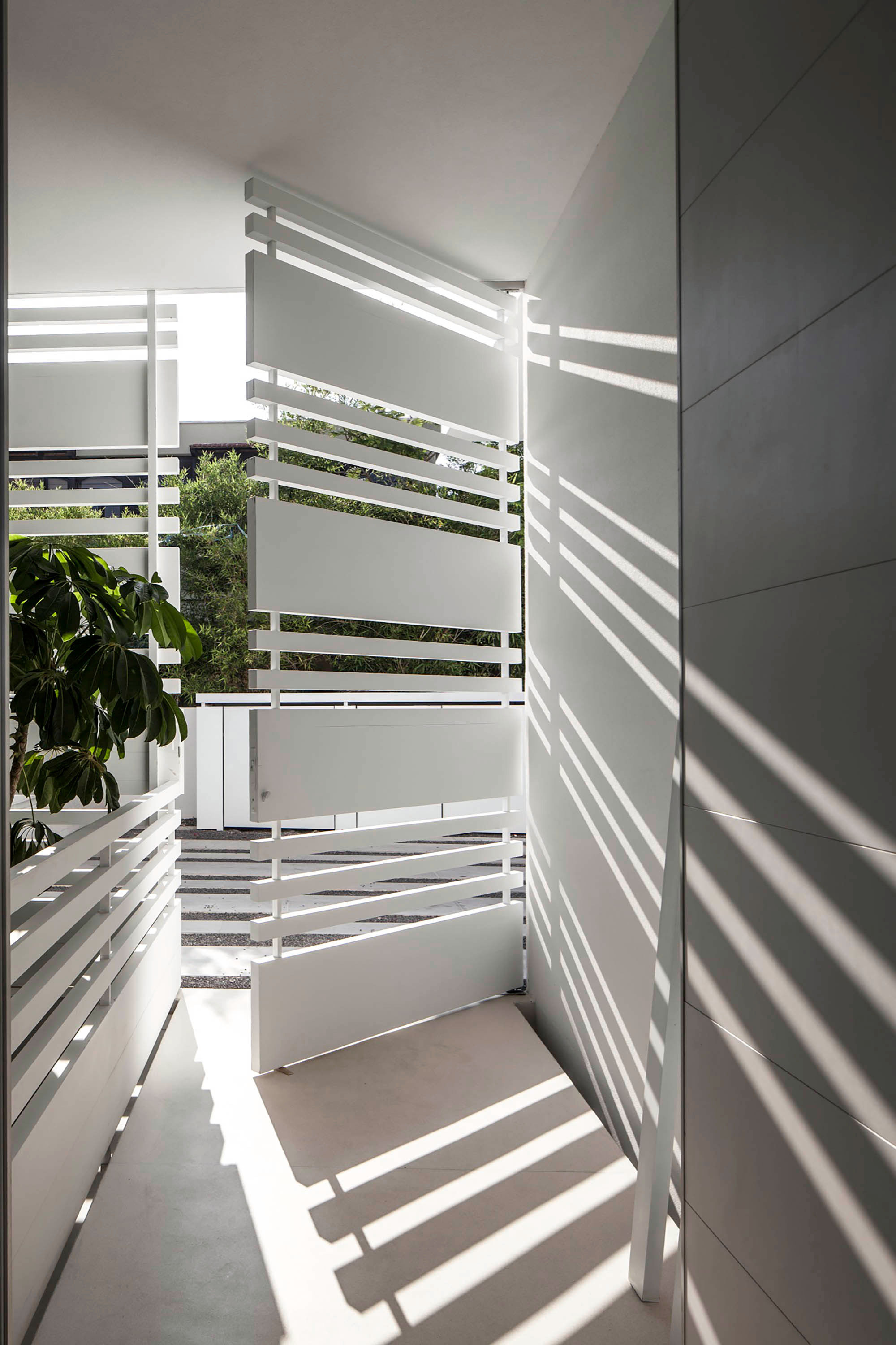 A Magnificent Modern Home with Pool and Cantilevered Bedroom in Shavei Tzion by Pitsou Kedem Architects (8)