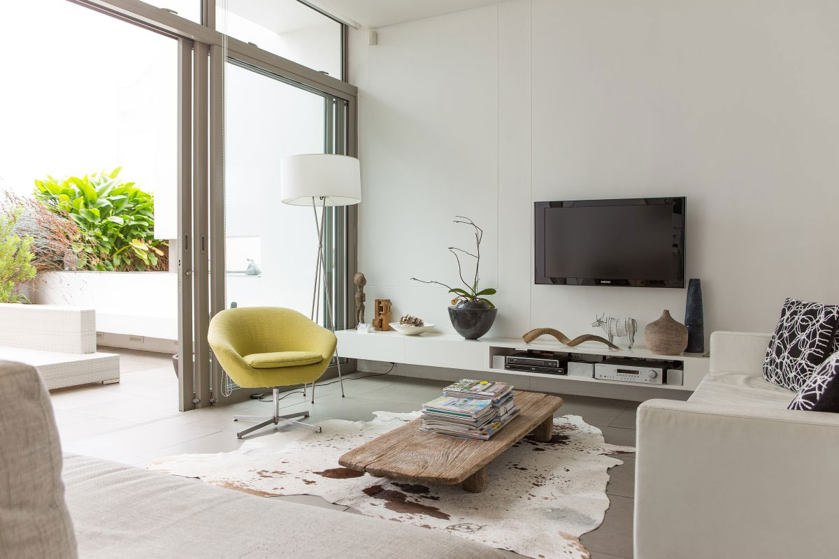 A Minimalist House with Interior Design Using a Neutral Palette in Cape Town by Grobler Architects (1)