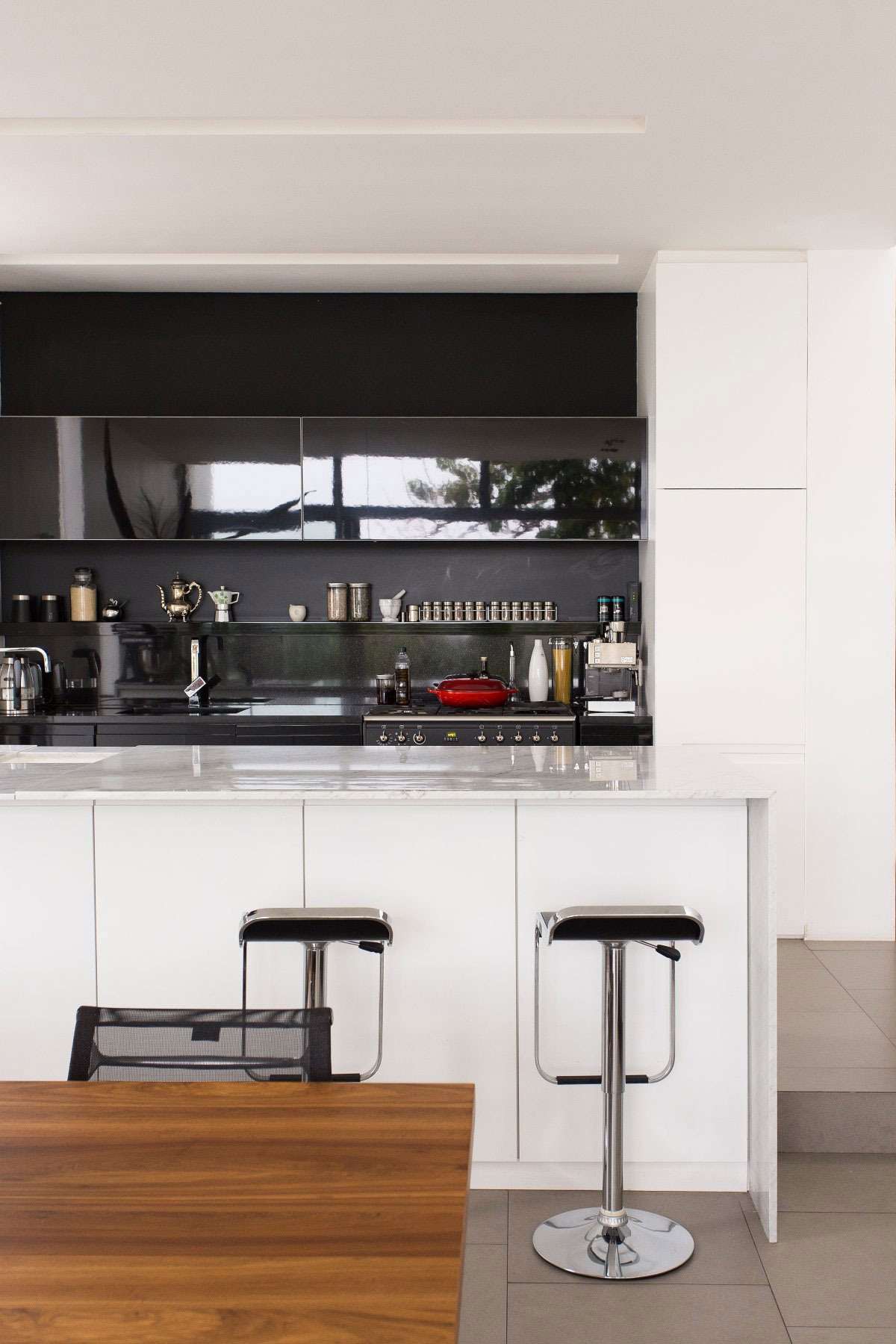 A Minimalist House with Interior Design Using a Neutral Palette in Cape Town by Grobler Architects (10)