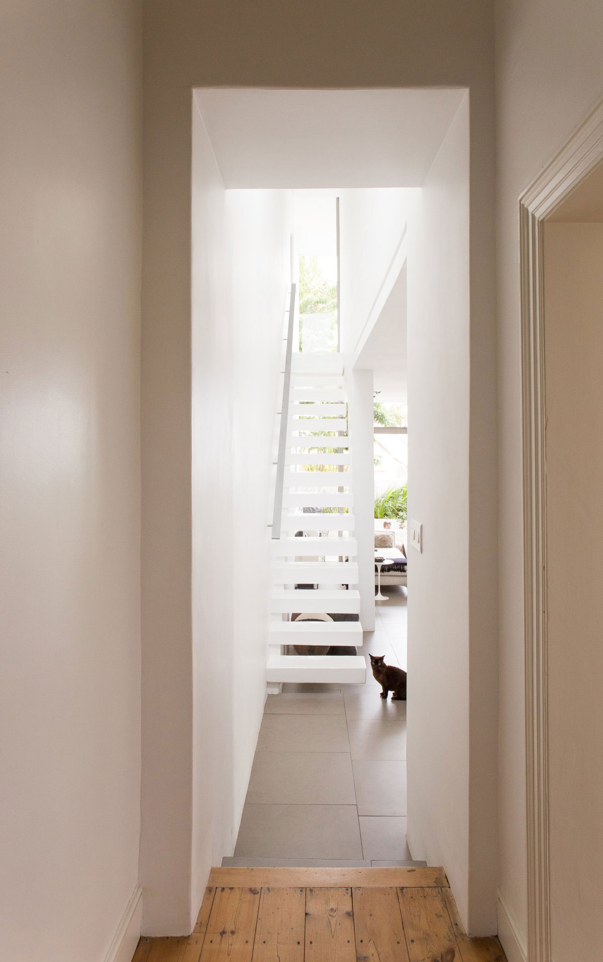 A Minimalist House with Interior Design Using a Neutral Palette in Cape Town by Grobler Architects (12)