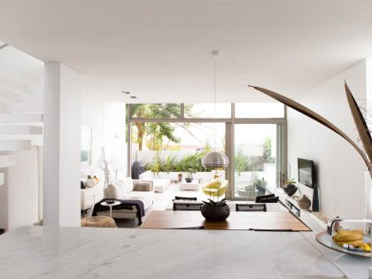 A Minimalist House with Interior Design Using a Neutral Palette in Cape Town by Grobler Architects (6)