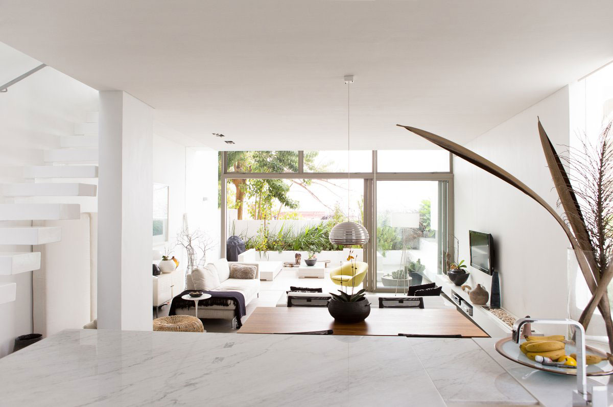 A Minimalist House with Interior Design Using a Neutral Palette in Cape Town by Grobler Architects (6)